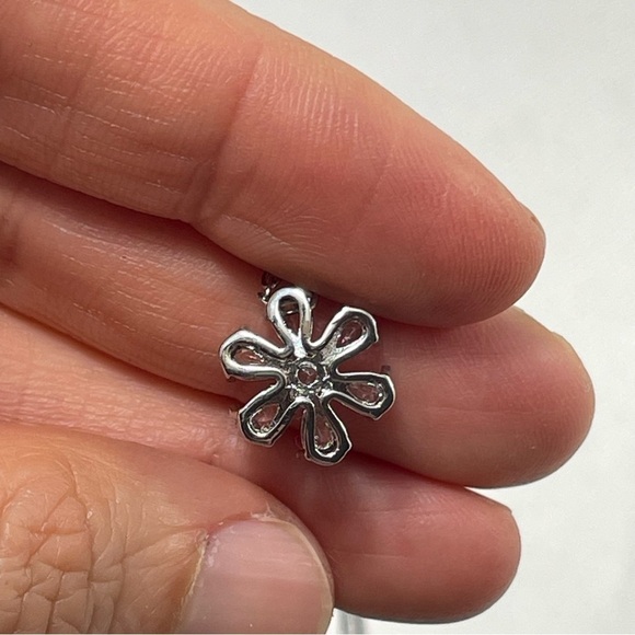 Flower Daisy Pendant Silver Necklace Chain 18” Cubic Zirconia CZ Small Charm New - Picture 6 of 9